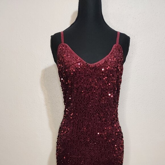 Simplee Deep Red Floor Length Fitted Sequin Dress With Slit Size XL - Picture 2 of 9
